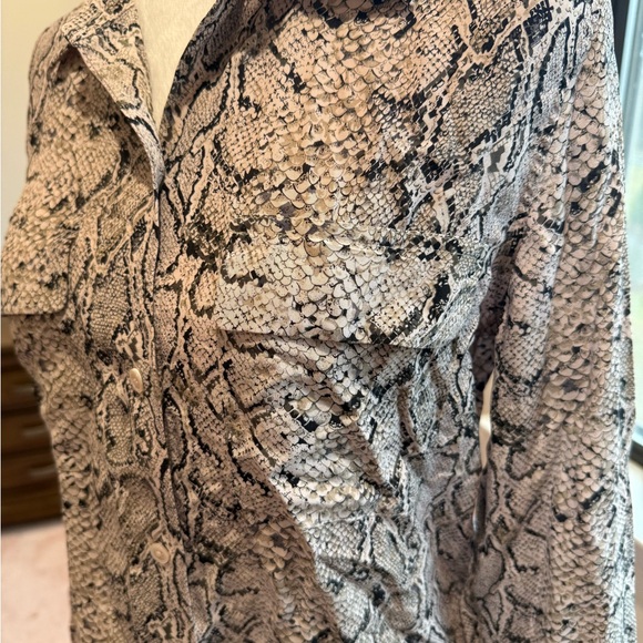 Snakeskin Print Button-Up Shirt - Equipment Femme - Picture 2 of 6